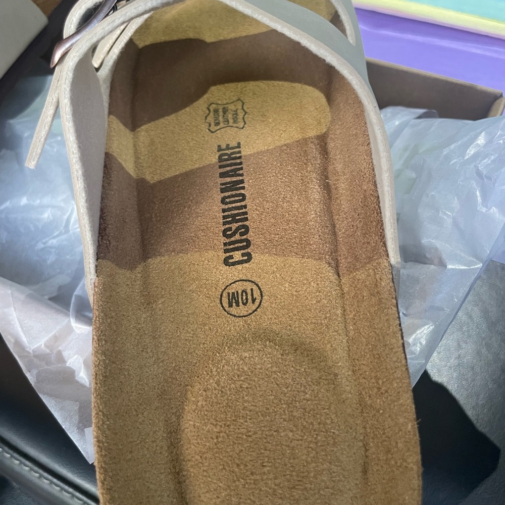 Sandals size 10